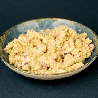 Carbonara pasta standardna porcija