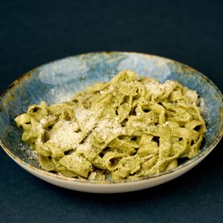 Crema e pesto pasta standardna porcija