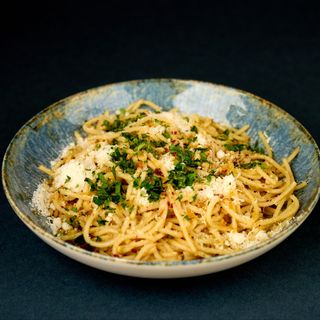 Aglio e olio vegan pasta
