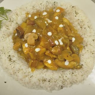 Piletina u kari sosu