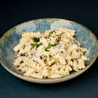 Crema e funghi pasta mala porcija