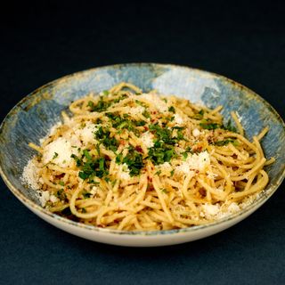 Aglio e olio vegan pasta