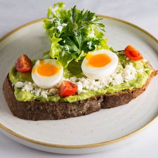 Sendvič sa avokadom i jajima