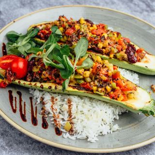 Punjena tikvica sa povrćem i mozzarellom