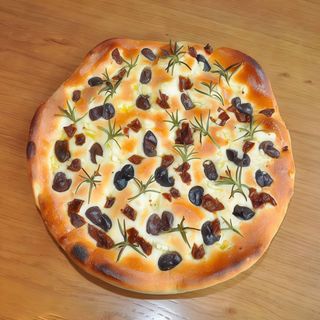 Pan Focaccia pizza