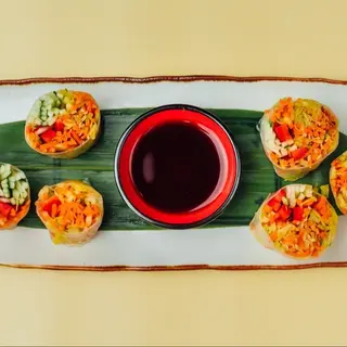 Fresh veggie ricepaper roll