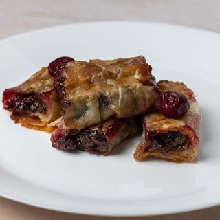 Pita sa višnjom i čokoladom 1kg