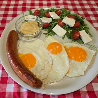 JAJA NA OKO SA KOBASICOM