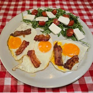 JAJA NA OKO SA SLANINOM