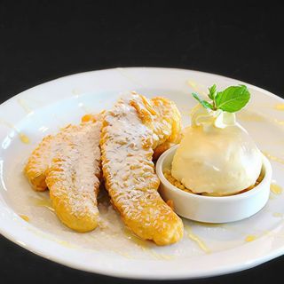 Fried banana with peanuts