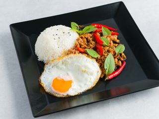 Pad Kra Pow with Chicken (ljuto)
