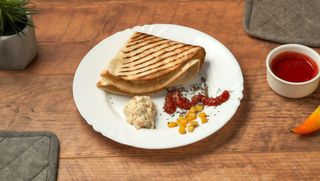 Kesadilja Sendvič Pileća Salata