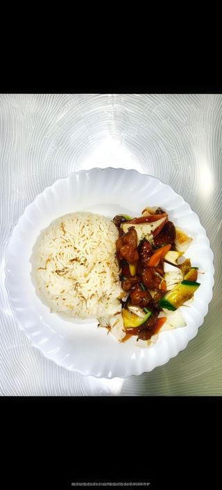 93.蔬菜肉片盖饭-Listici svinjetina sa povrcem isoju sosom