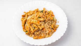 62. Prženi pirinač sa piletinom