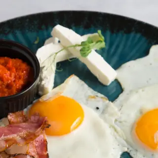Jaja sa slaninom
