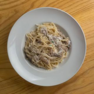 Crema e funghi posna pasta velika porcija