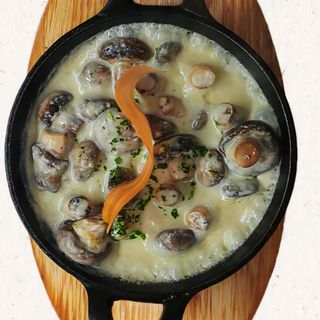 Šampinjoni na kajmaku