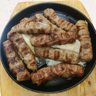 Ćevapčići na kajmaku