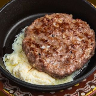 Pljeskavica na kajmaku