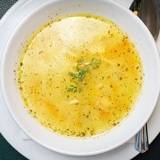 Pileća domaća supa