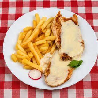 Piletina u bešamel sosu 400g