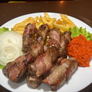 Rolovani Ćevapi u Slanini