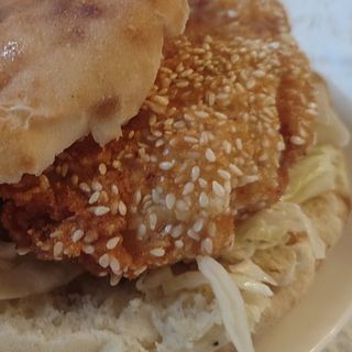 Pohovano pileće belo u lepinji