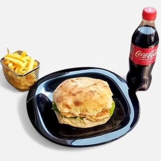 Punjeni Pileći file 200 gr + 150 gr pomfrit + Coca-Cola 0.33l