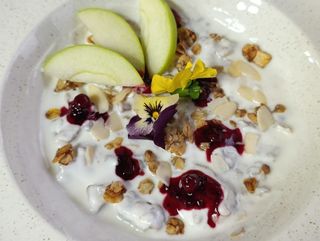 Granola banana-jabuka