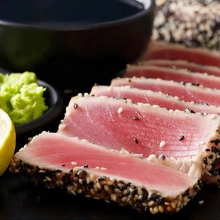 Tuna u crno-belom susamu (mala porcija)
