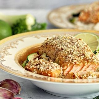 Losos u korici od lešnika (mala porcija)