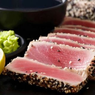 Tuna u crno-belom susamu (velika porcija)