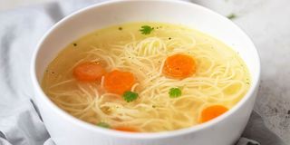 Domaca Pileća bistra supa sa rezancima