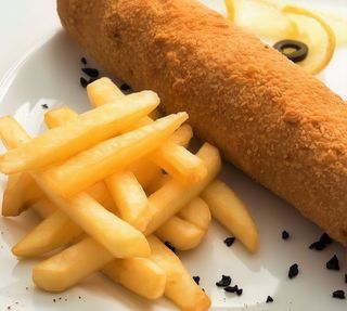 Pileća karađorđeva sa pomfritom