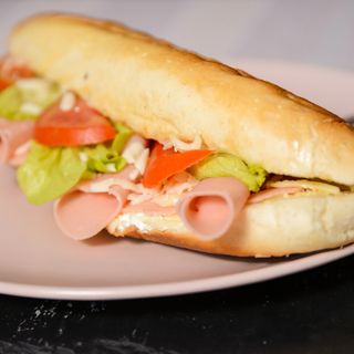 Sendvič sa šunkom i sirom