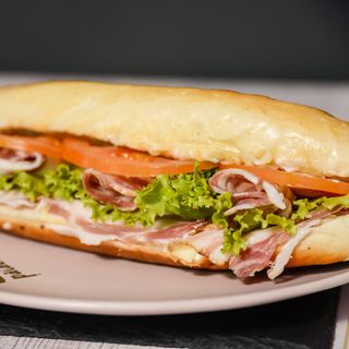 Sendvič sa slaninom i sirom