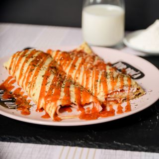 Palačinka sa sirom i pečenicom  