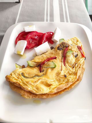 Omlet sa sirom i povrćem