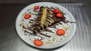 Sveže ili smrznute jagode i nutella palačinka