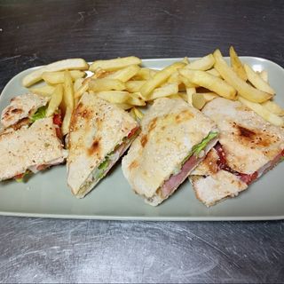 Sendvič sa pečenicom!