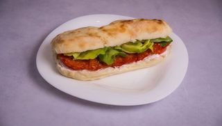 Topli sendvič sa kulenom i kačkavaljem