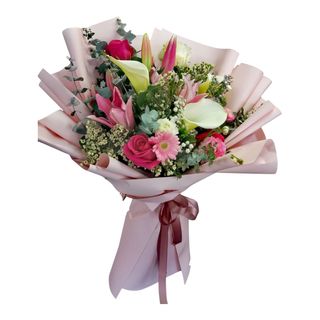 Buket sa orjentalnim ljiljanom, ružama, kalama