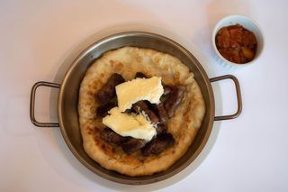 Ćevapi na kajmaku