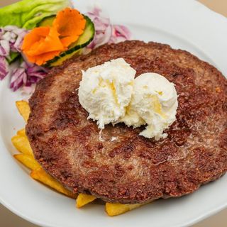 Pljeskavica na kajmaku