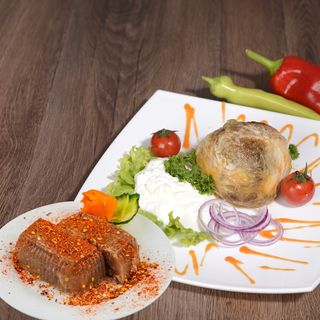 Jagnjeća sarmica u maramici + pihtije