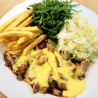 PILETINA SA SAMPINJONIMA I TOPLJENIM SIROM MENI