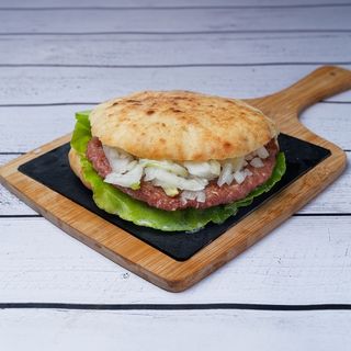 Velika pljeskavica sa lukom