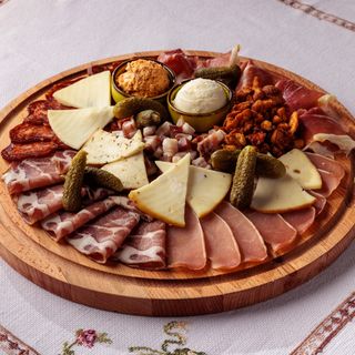 Meze Lazin salaš (za četiri osobe) 600G