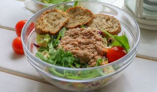 Salata sa tunjevinom