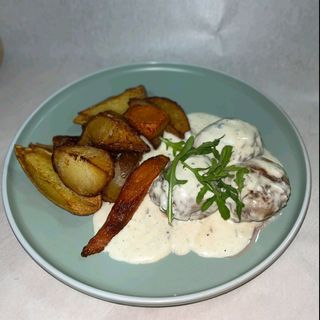 Medaljoni u sosu od gorgonzole